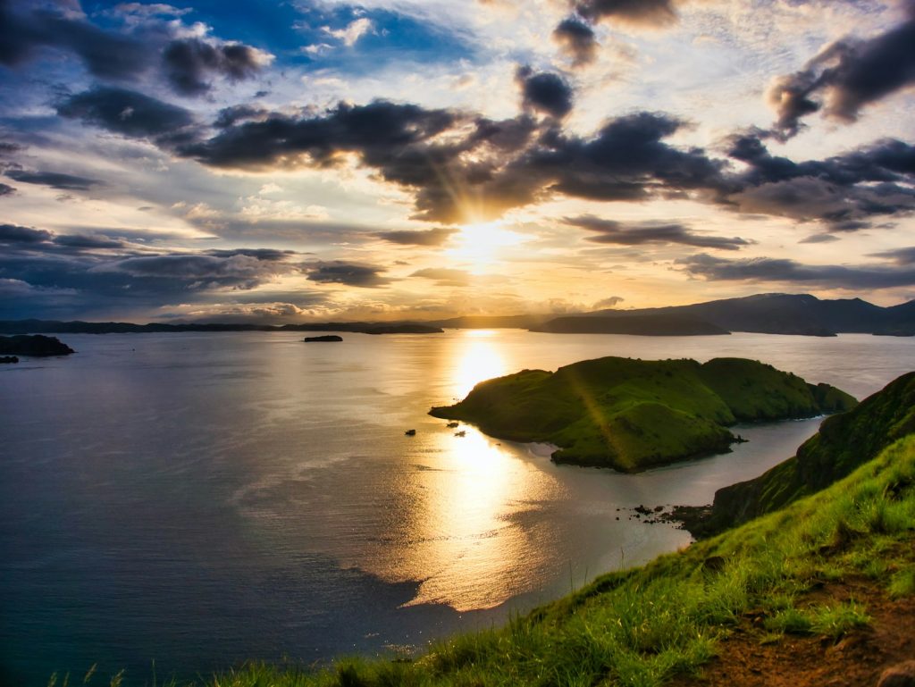 Manta Rays & Snorkeling for Couples in Komodo